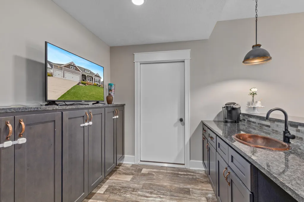 6317 Eaglewood Drive Blendon Township MI 49426