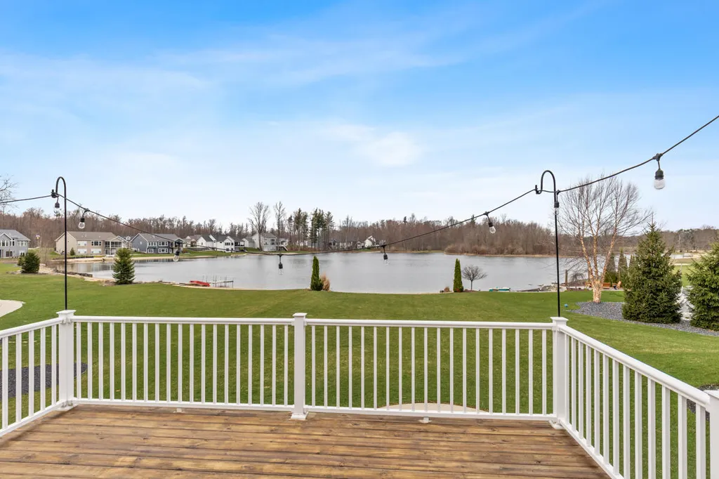 6317 Eaglewood Drive Blendon Township MI 49426