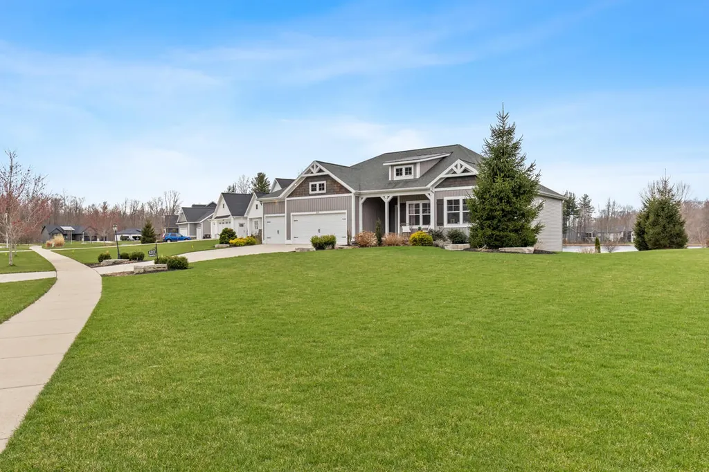 6317 Eaglewood Drive Blendon Township MI 49426