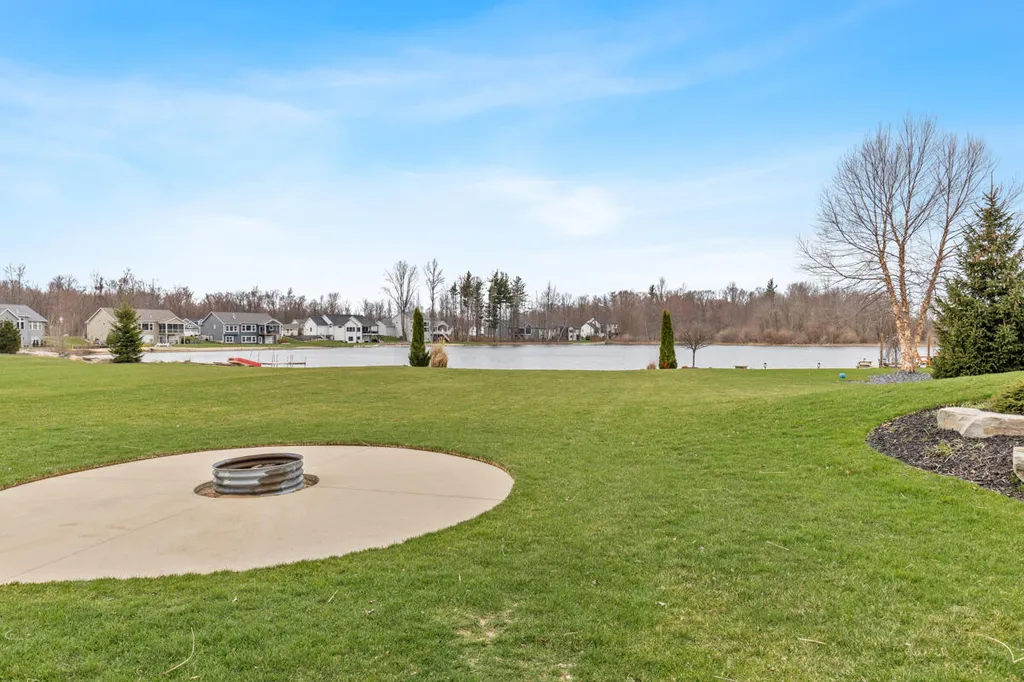 6317 Eaglewood Drive Blendon Township MI 49426