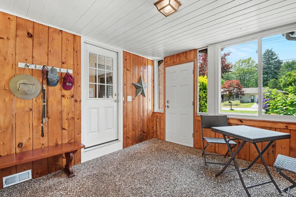 1946 Radcliff Avenue SE Grand Rapids City MI 49506