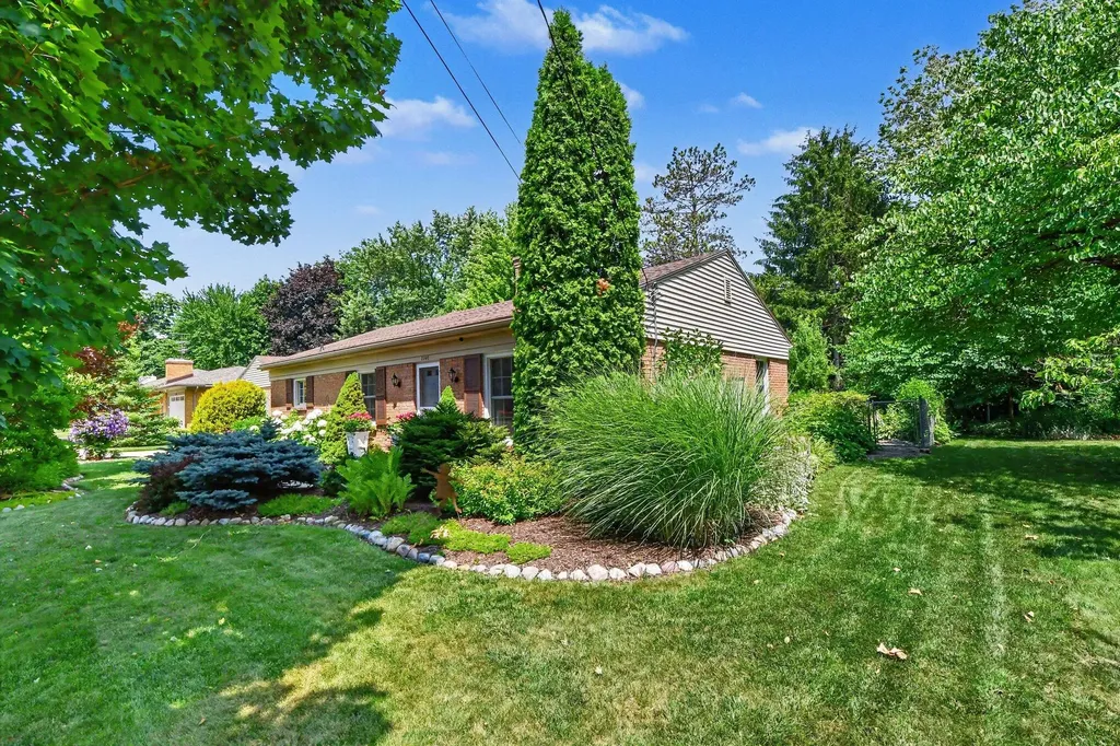 1946 Radcliff Avenue SE Grand Rapids City MI 49506