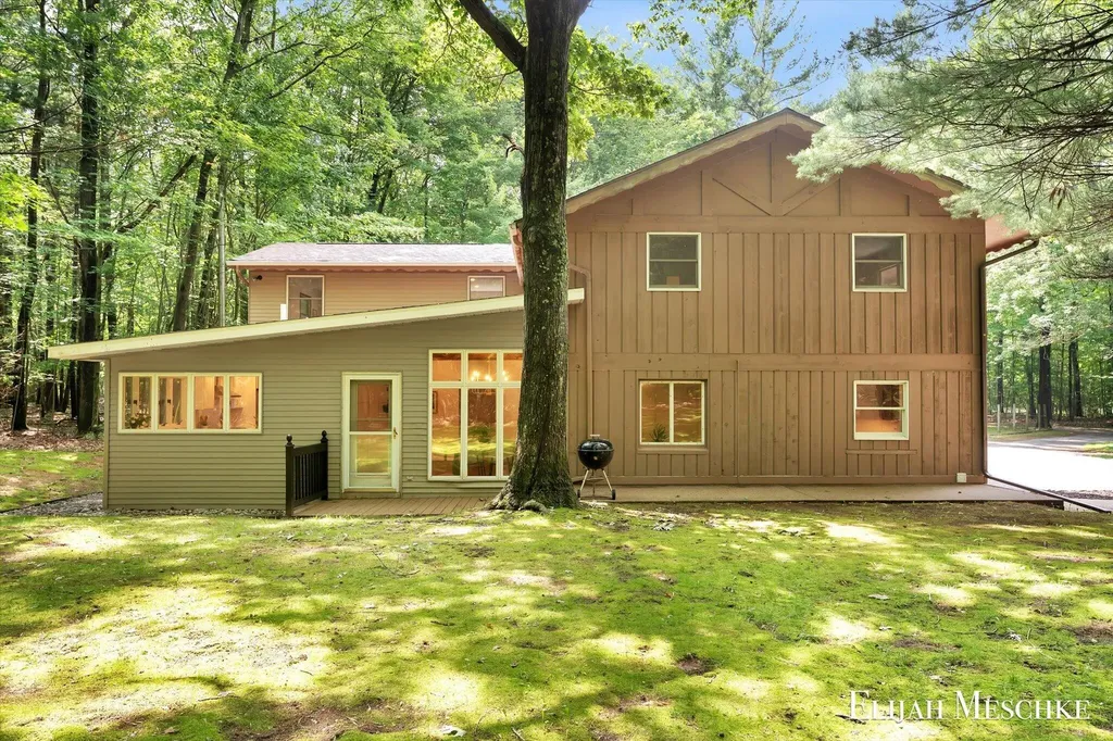 1160 Scenic Drive Laketon Township MI 49445