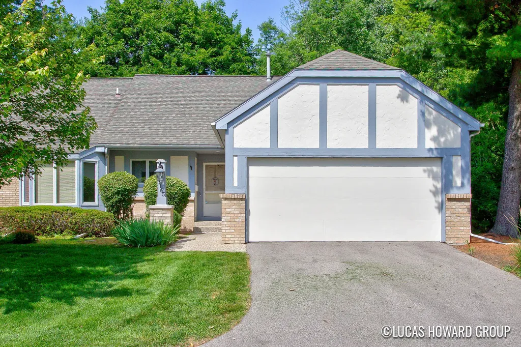 3165 Maple Villa Drive SE Grand Rapids City MI 49508