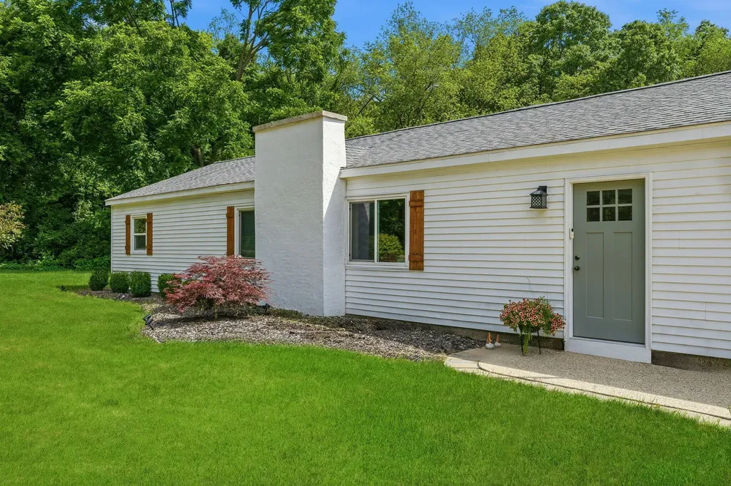6436 Myers Lake Avenue NE Cannon Township MI 49341