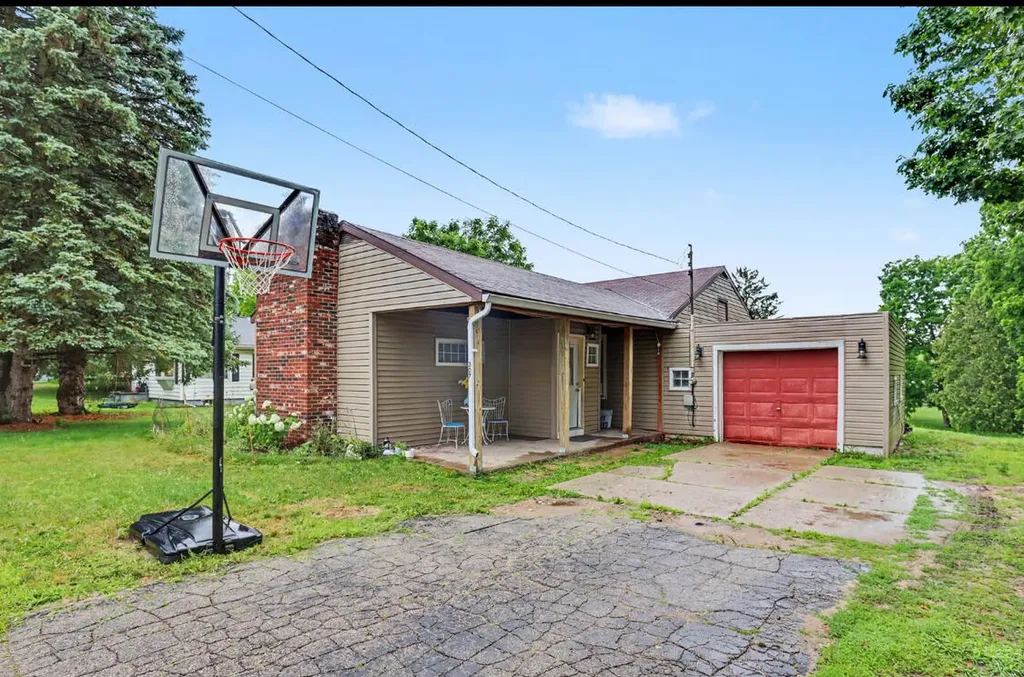 307 N Court Street Stanton City MI 48888