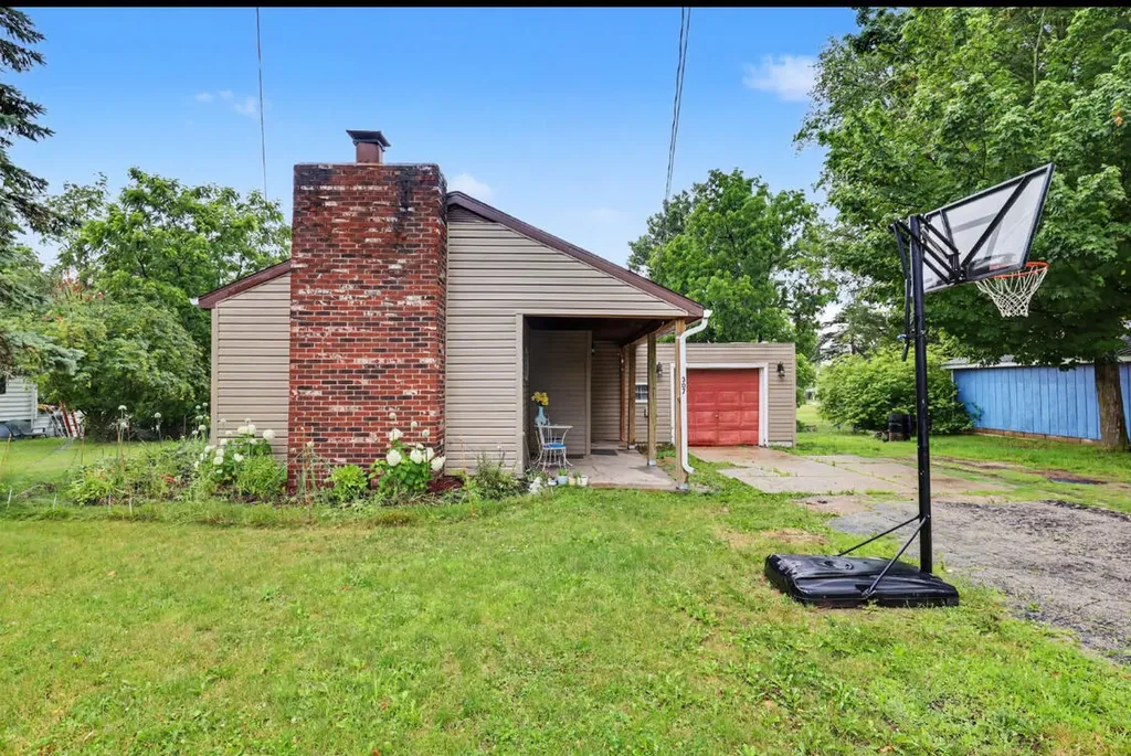 307 N Court Street Stanton City MI 48888