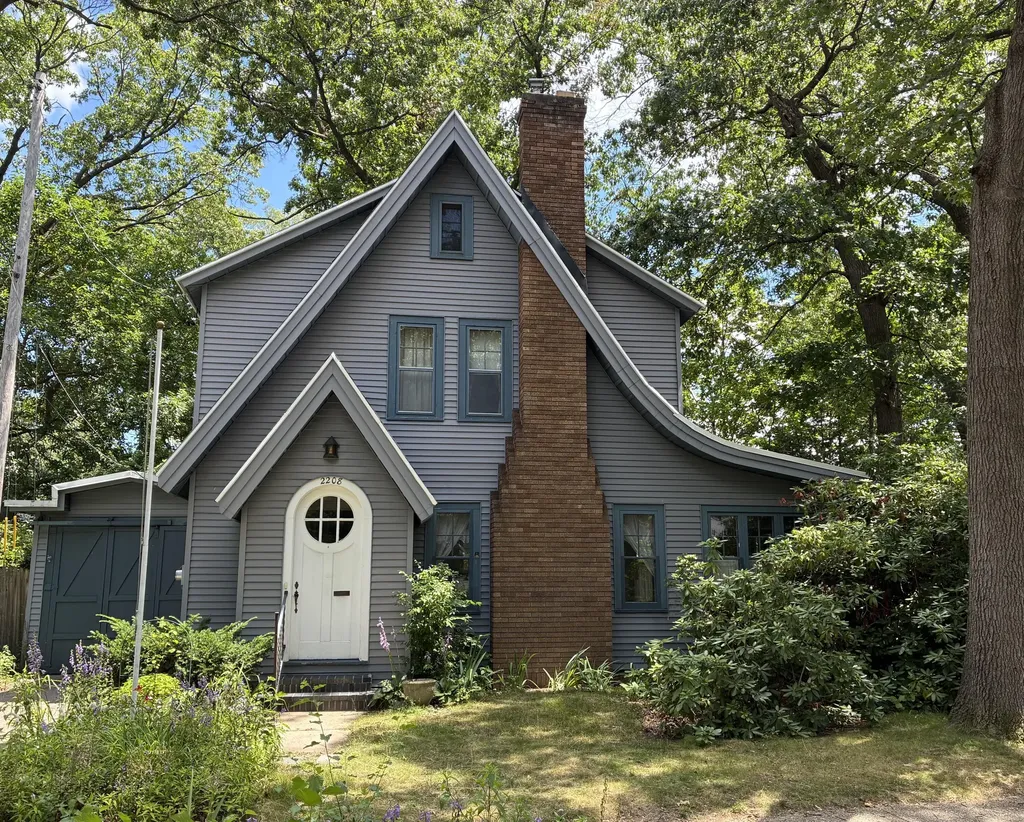 2208 E Blaine Avenue SE Grand Rapids City MI 49507