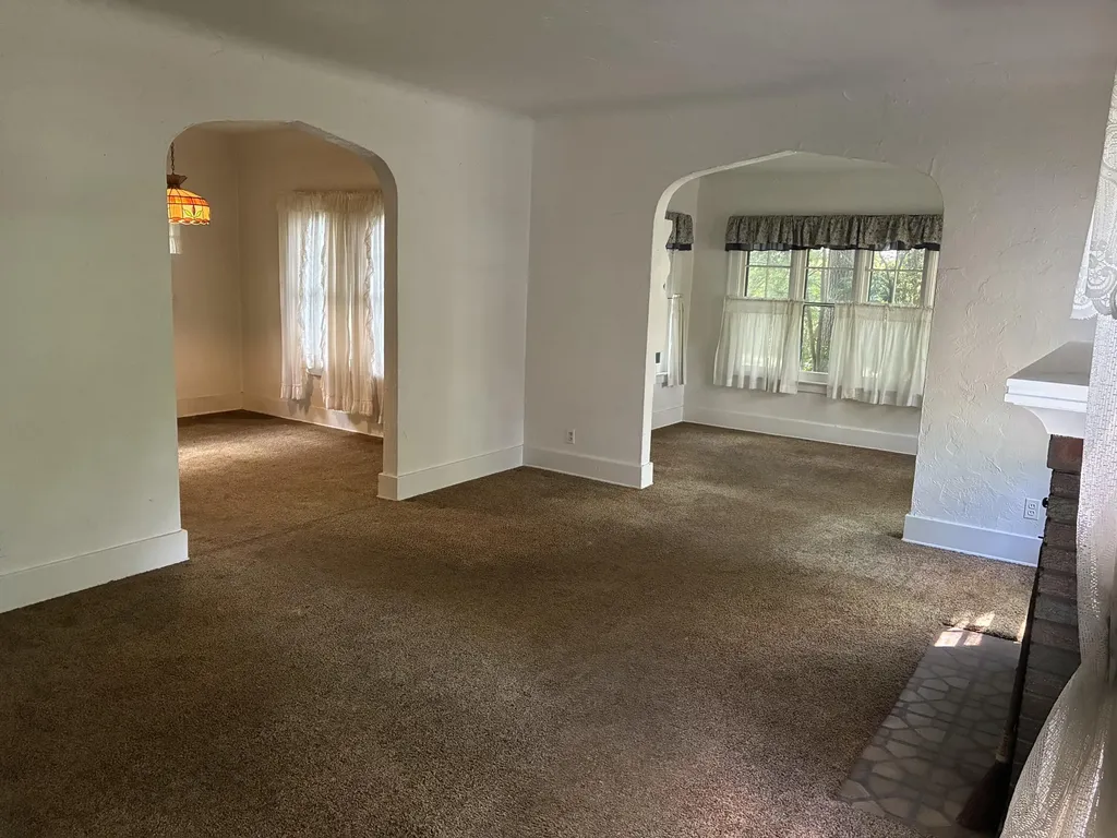 2208 E Blaine Avenue SE Grand Rapids City MI 49507