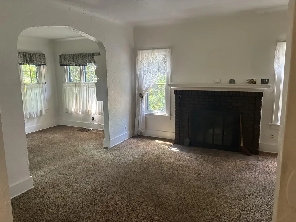 2208 E Blaine Avenue SE Grand Rapids City MI 49507