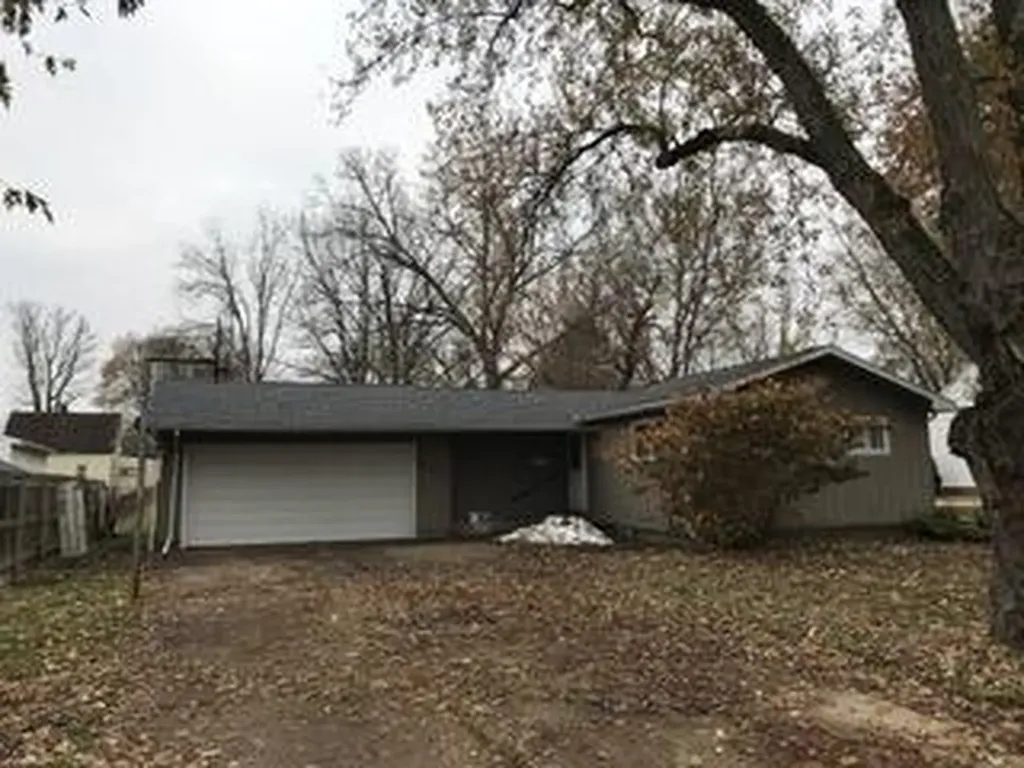 511 W Berry Avenue Lansing City MI 48910