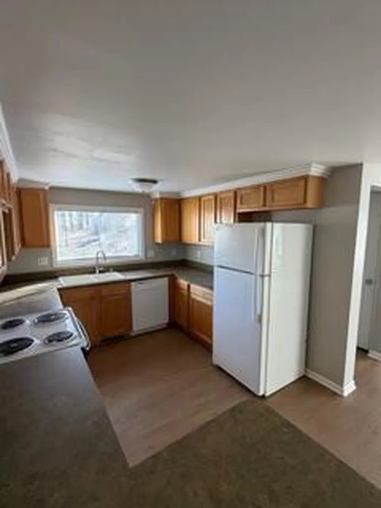 511 W Berry Avenue Lansing City MI 48910