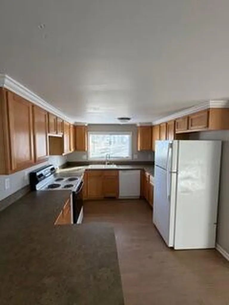 511 W Berry Avenue Lansing City MI 48910