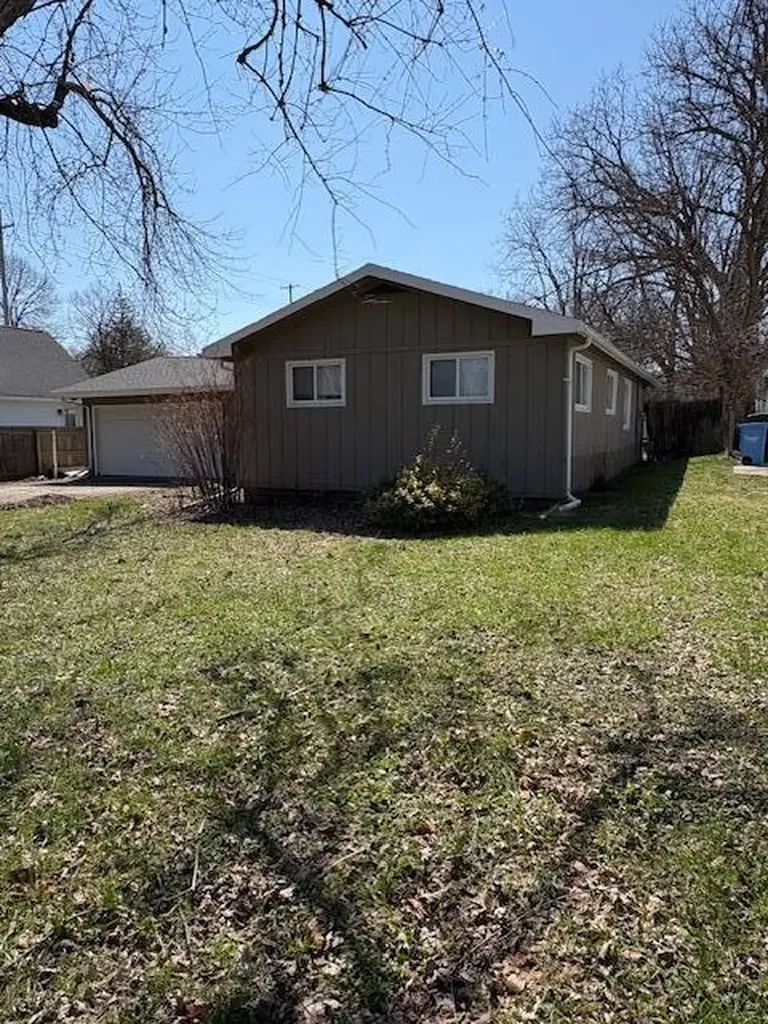 511 W Berry Avenue Lansing City MI 48910