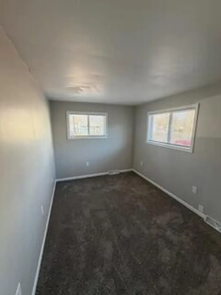 511 W Berry Avenue Lansing City MI 48910