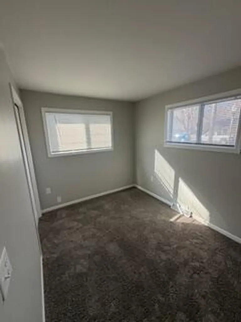 511 W Berry Avenue Lansing City MI 48910
