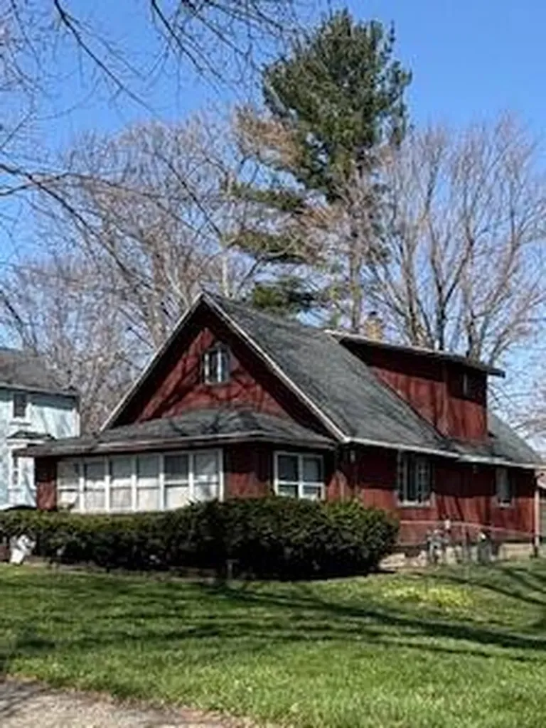 204 W Berry Avenue Lansing City MI 48910