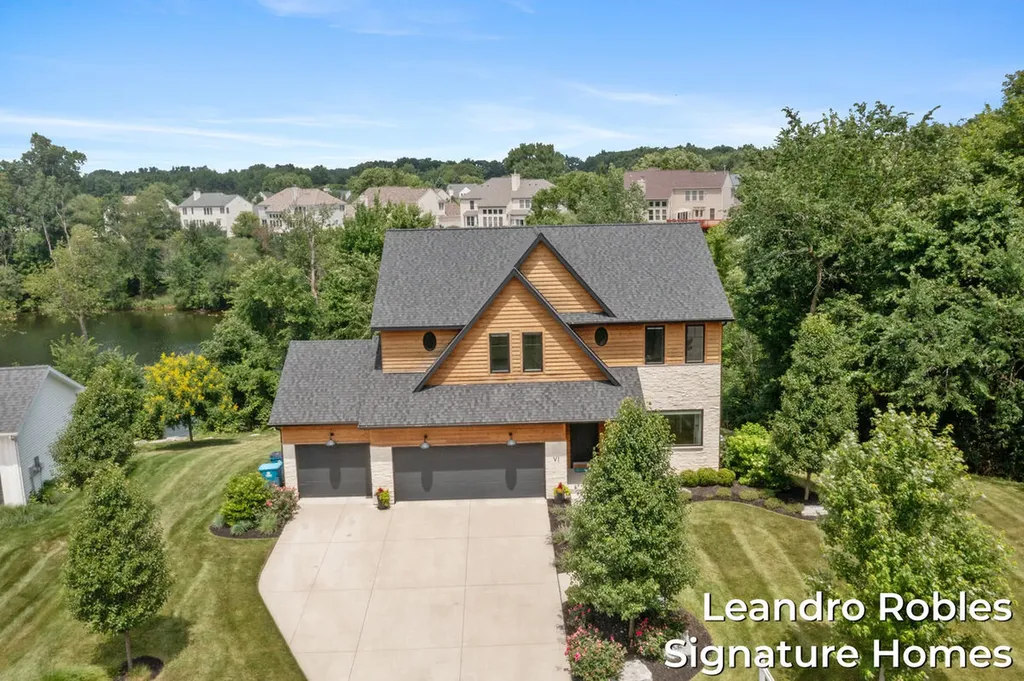 6 Fox Point Court NE Grand Rapids Charter Township MI 49301