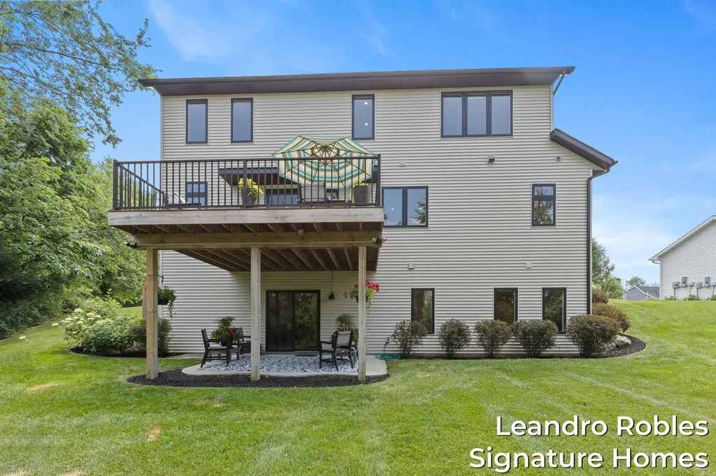 6 Fox Point Court NE Grand Rapids Charter Township MI 49301