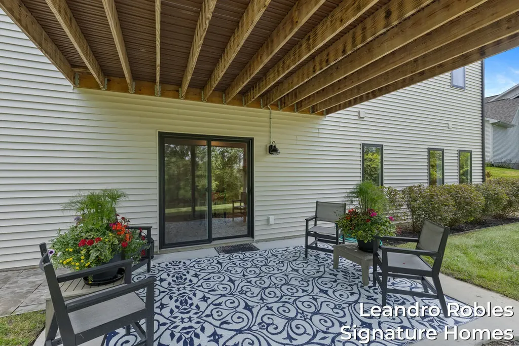 6 Fox Point Court NE Grand Rapids Charter Township MI 49301