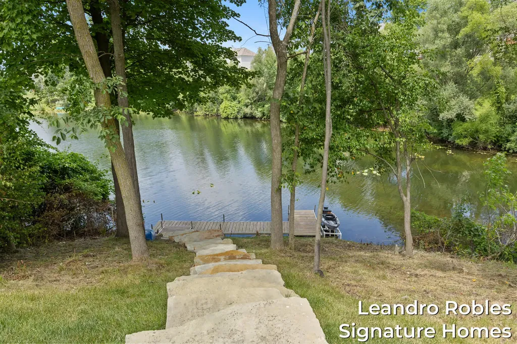 6 Fox Point Court NE Grand Rapids Charter Township MI 49301