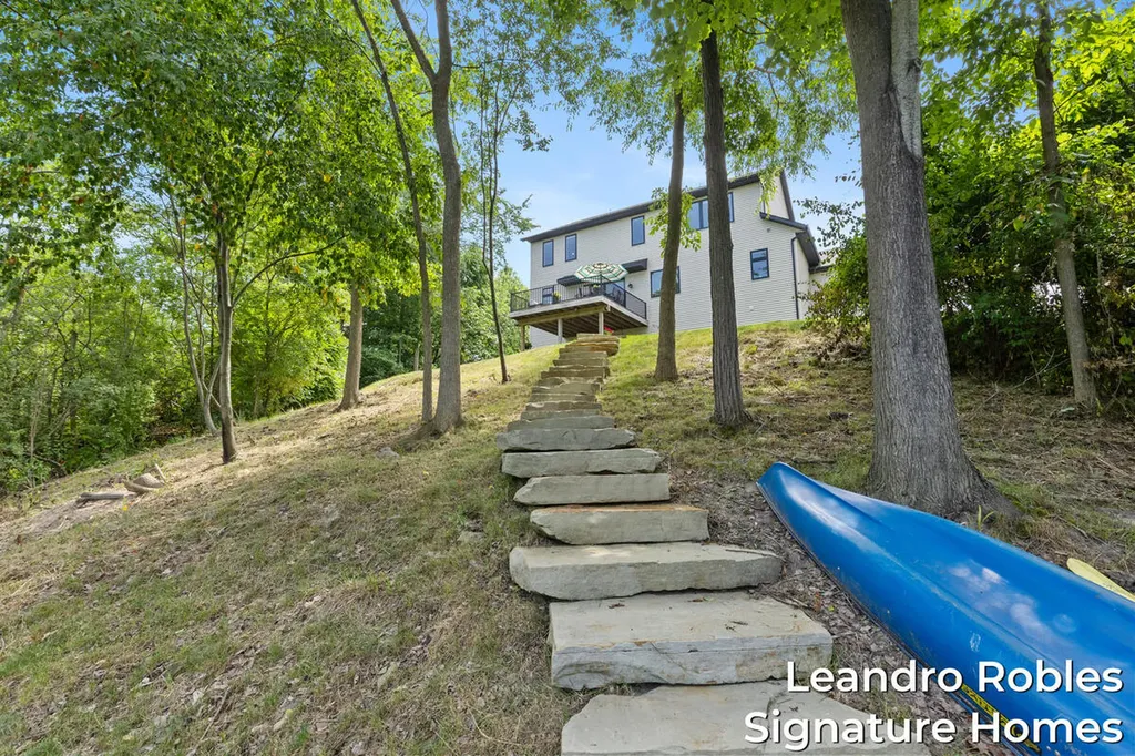 6 Fox Point Court NE Grand Rapids Charter Township MI 49301