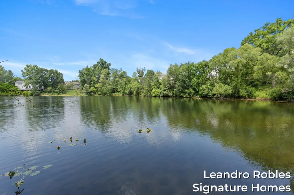 6 Fox Point Court NE Grand Rapids Charter Township MI 49301