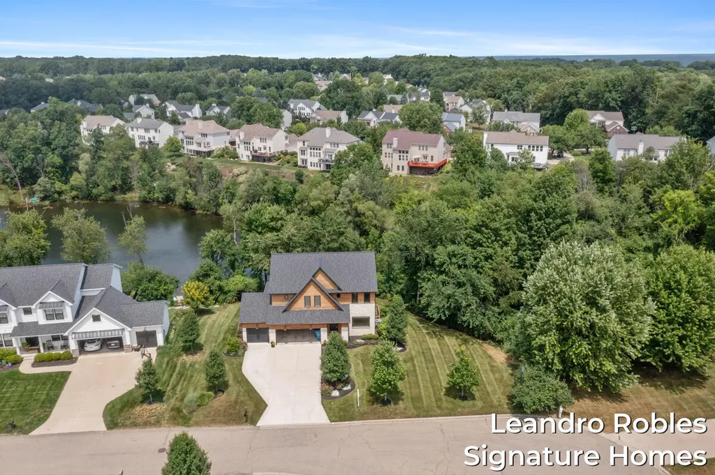 6 Fox Point Court NE Grand Rapids Charter Township MI 49301