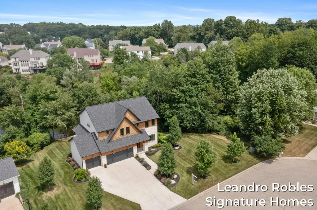 6 Fox Point Court NE Grand Rapids Charter Township MI 49301
