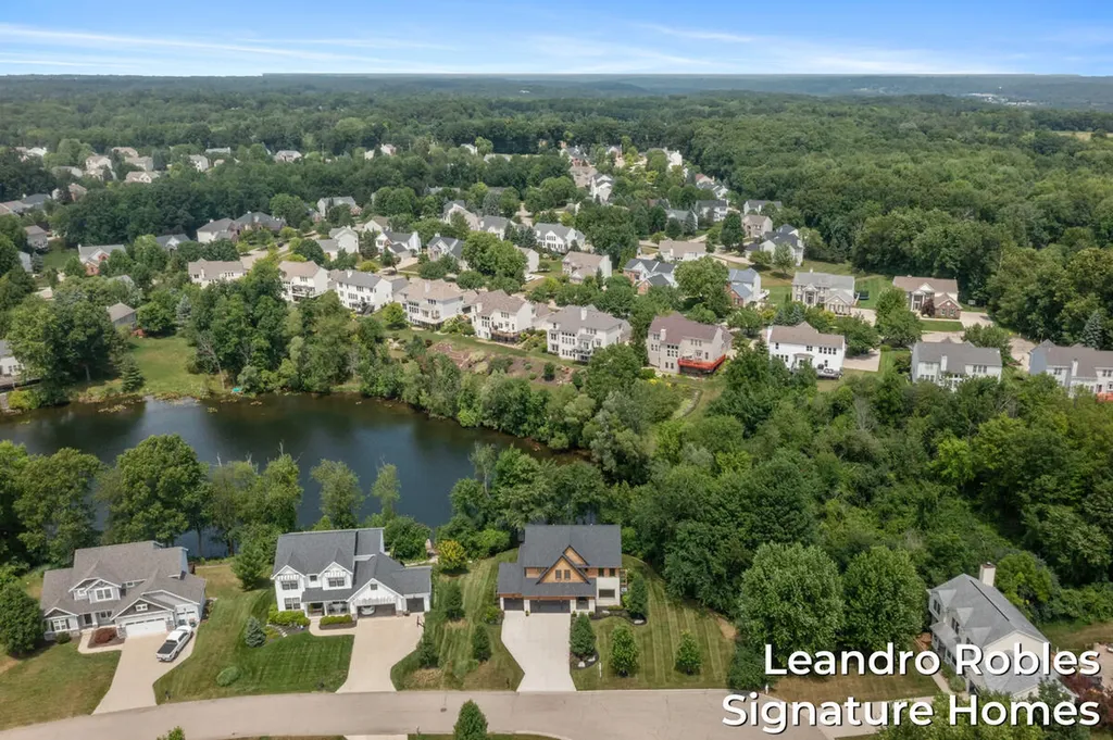 6 Fox Point Court NE Grand Rapids Charter Township MI 49301