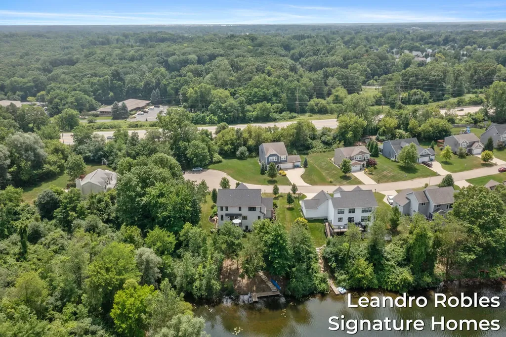 6 Fox Point Court NE Grand Rapids Charter Township MI 49301