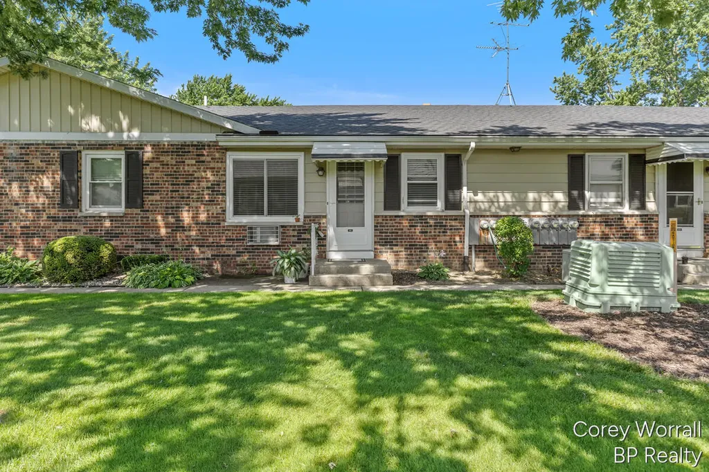 686 Andover Street SE Kentwood City MI 49548