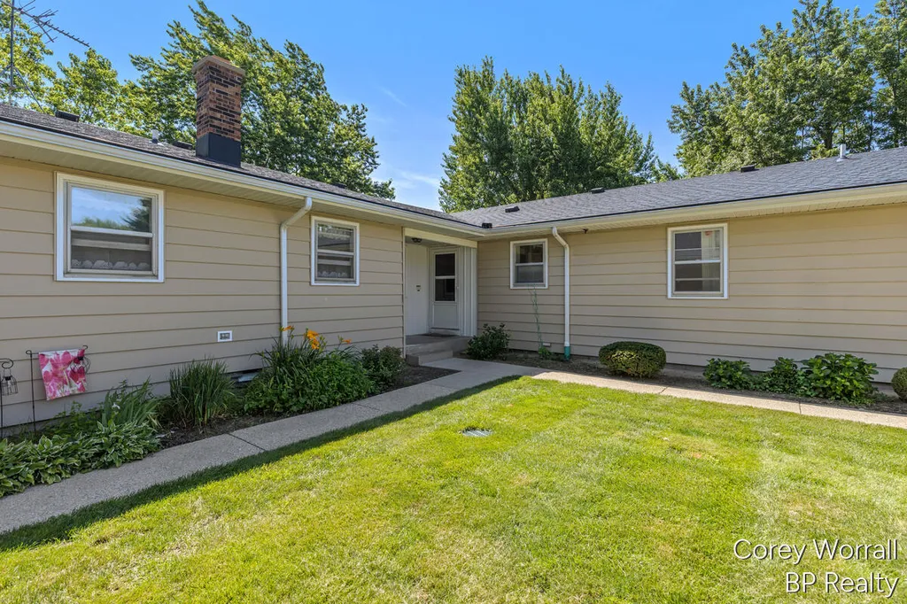 686 Andover Street SE Kentwood City MI 49548