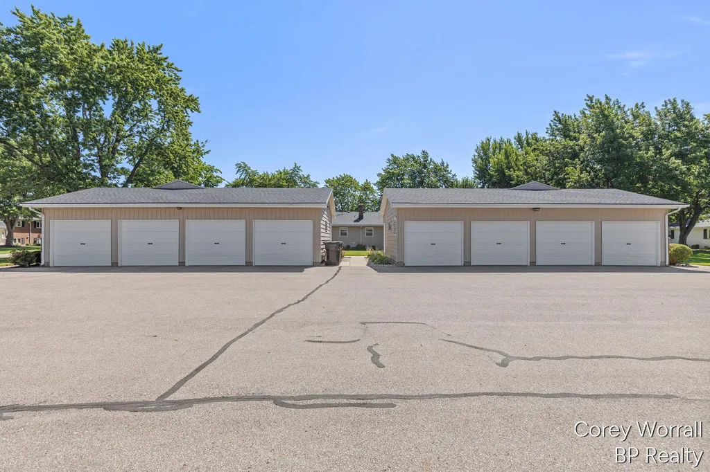 686 Andover Street SE Kentwood City MI 49548