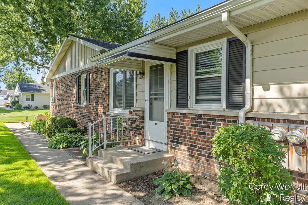 686 Andover Street SE Kentwood City MI 49548