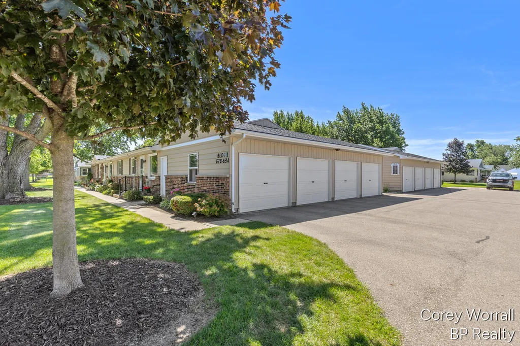 686 Andover Street SE Kentwood City MI 49548
