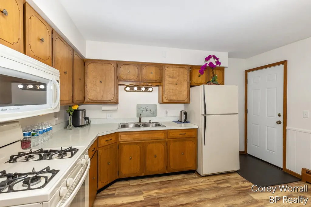 686 Andover Street SE Kentwood City MI 49548