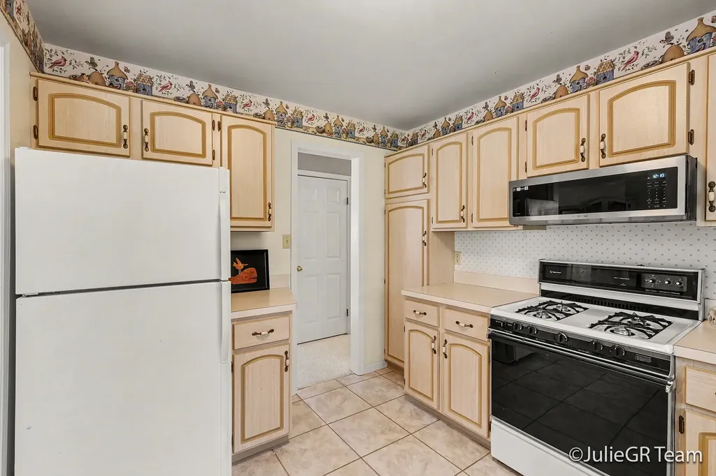 6635 E Via Vista Court NE Cannon Township MI 49341
