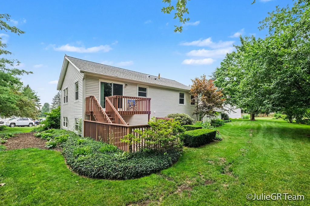 6635 E Via Vista Court NE Cannon Township MI 49341