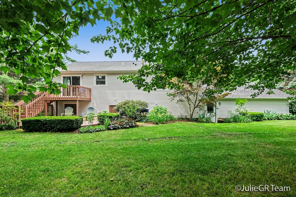 6635 E Via Vista Court NE Cannon Township MI 49341