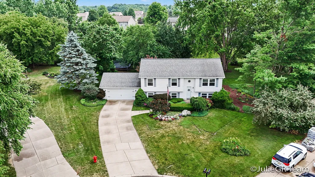 6635 E Via Vista Court NE Cannon Township MI 49341