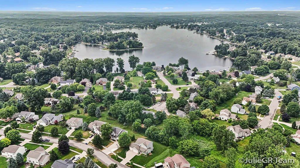 6635 E Via Vista Court NE Cannon Township MI 49341