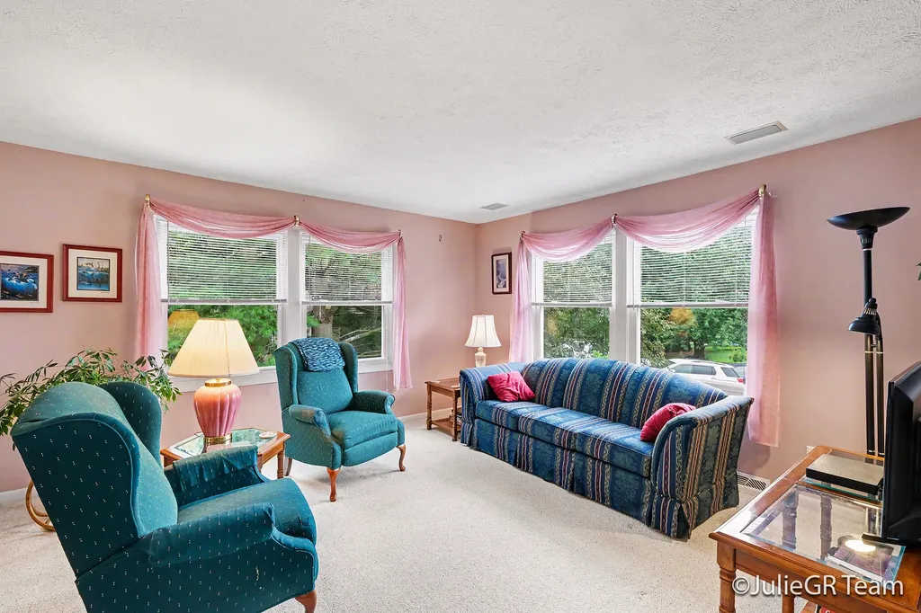 6635 E Via Vista Court NE Cannon Township MI 49341