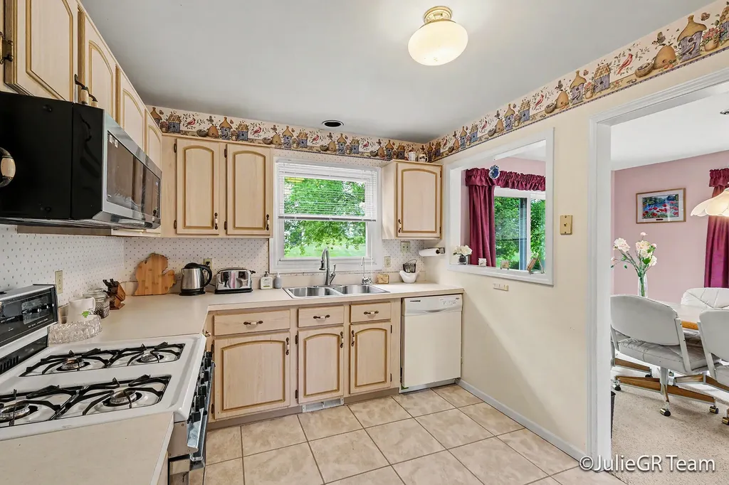6635 E Via Vista Court NE Cannon Township MI 49341