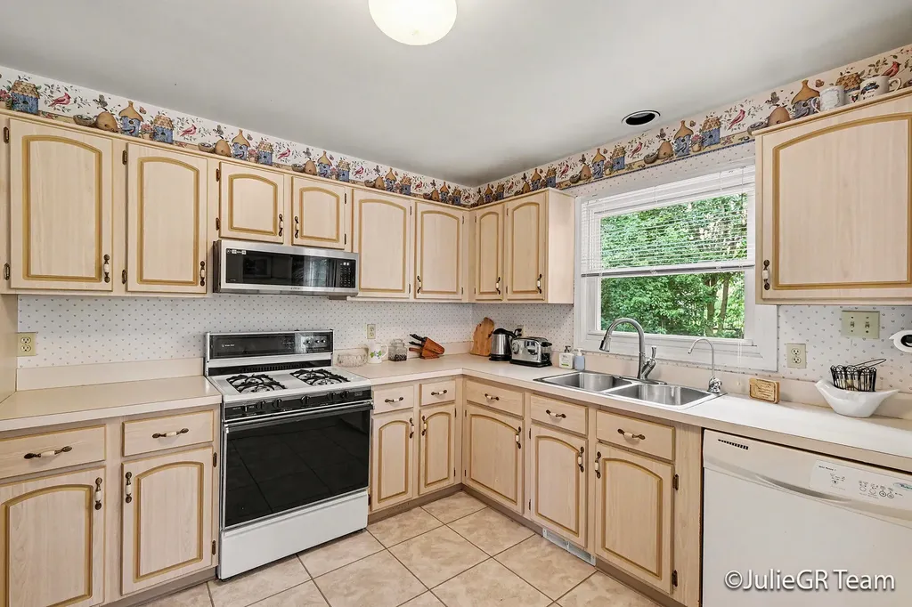 6635 E Via Vista Court NE Cannon Township MI 49341
