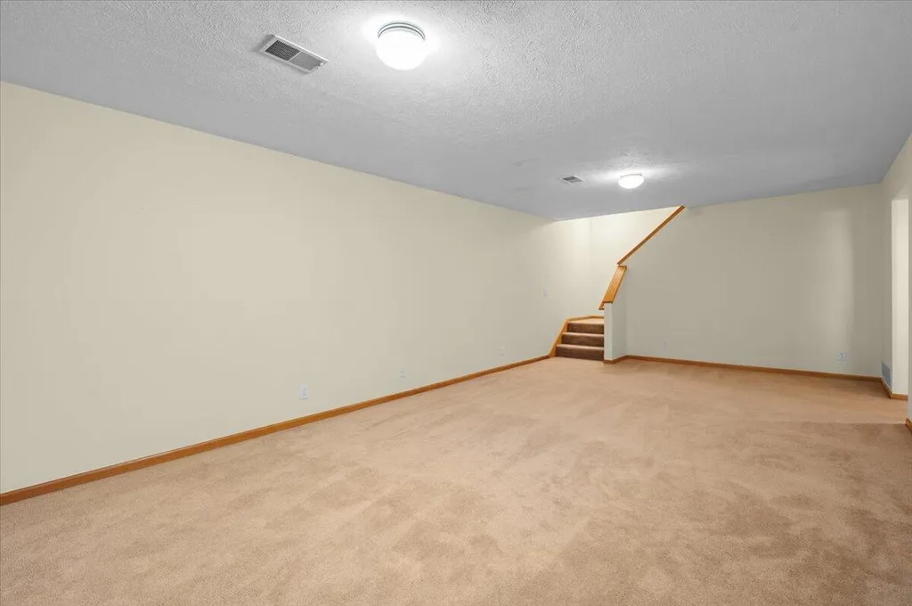 2506 Falcon Pointe Drive NW Walker City MI 49534