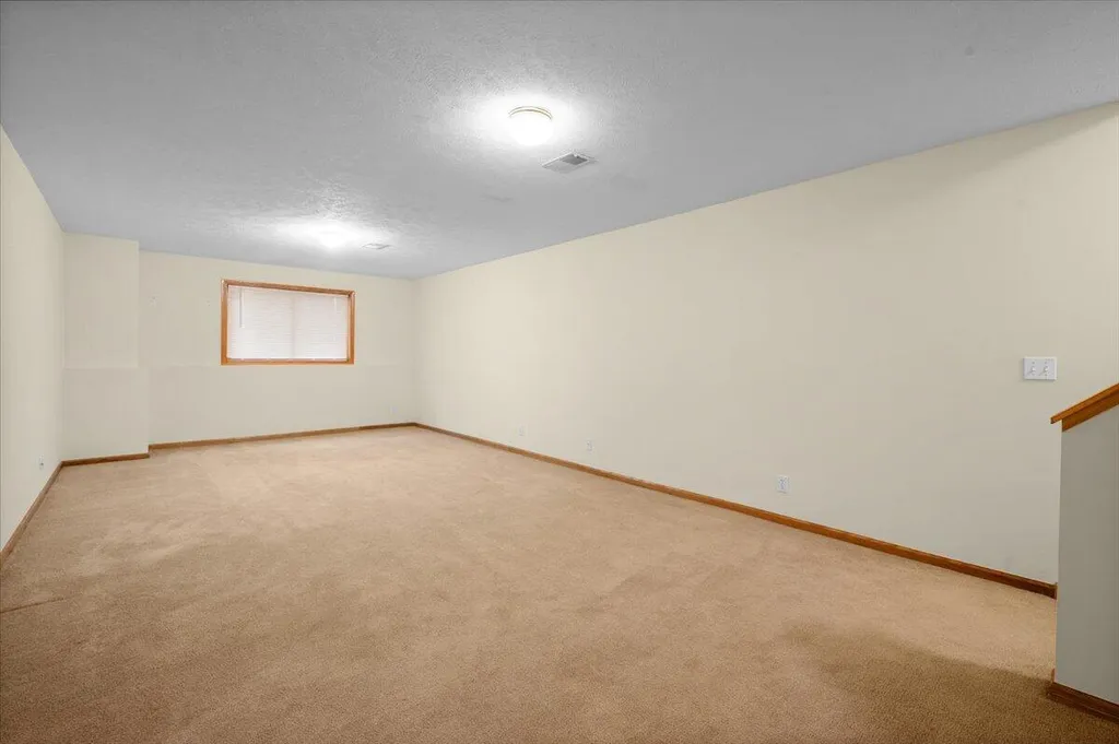 2506 Falcon Pointe Drive NW Walker City MI 49534