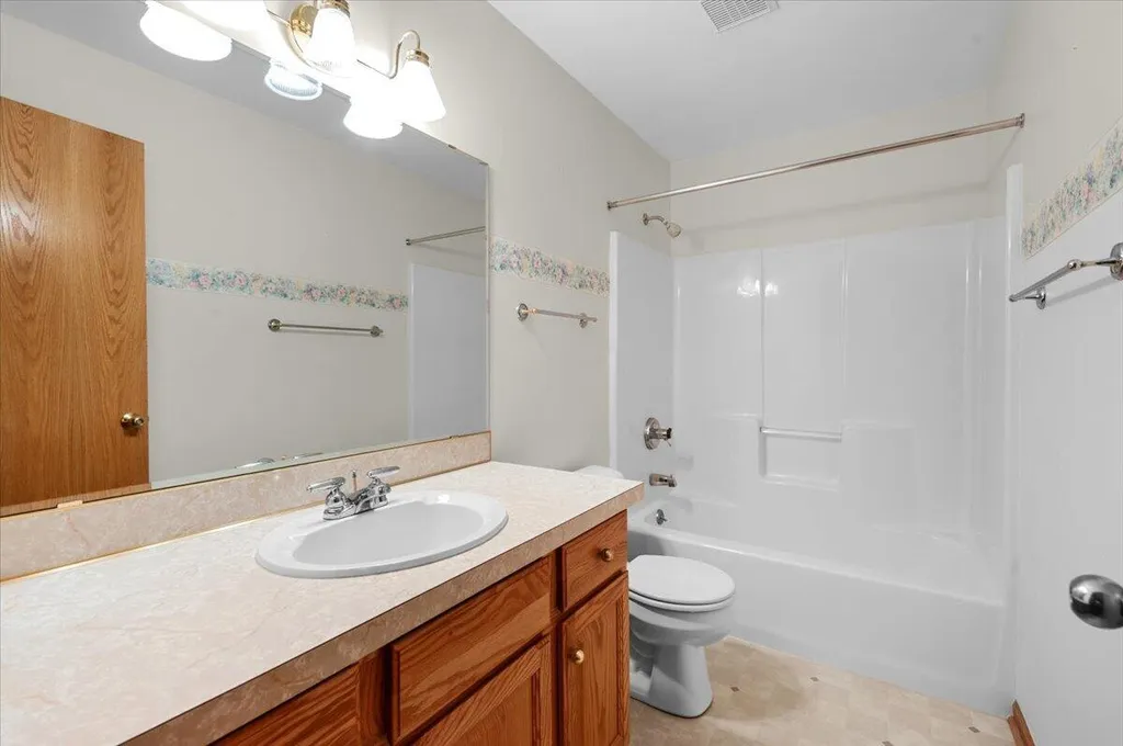 2506 Falcon Pointe Drive NW Walker City MI 49534