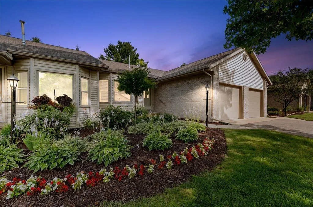 2506 Falcon Pointe Drive NW Walker City MI 49534