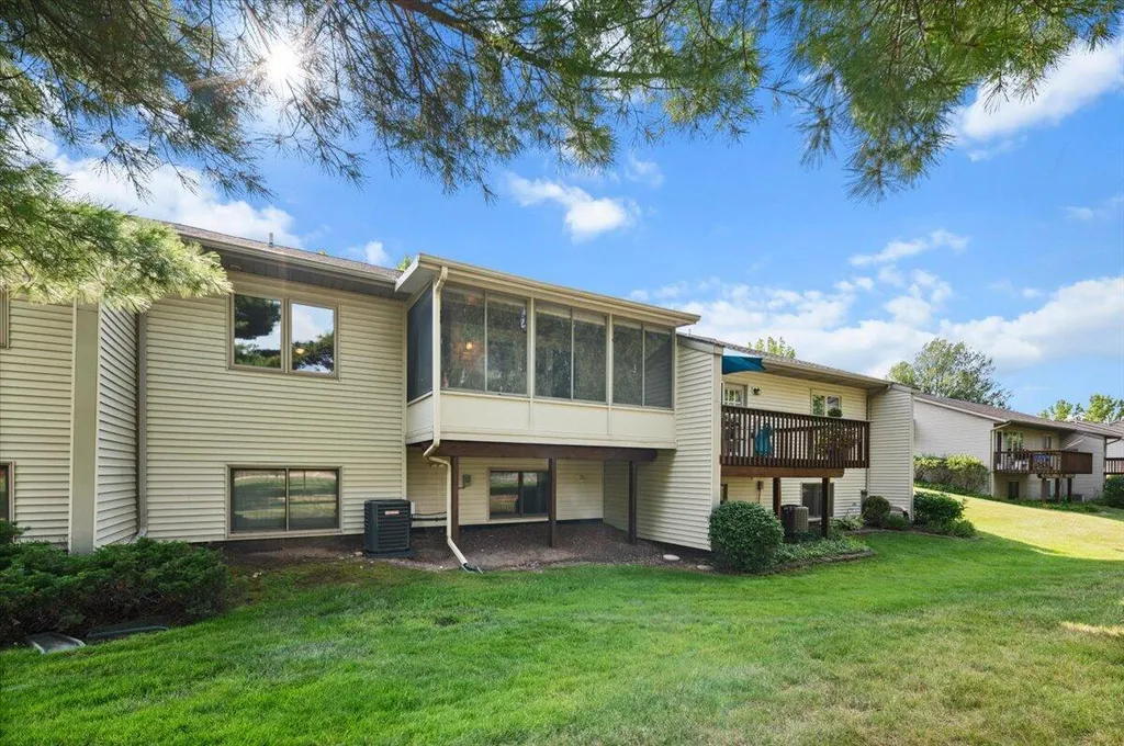 2506 Falcon Pointe Drive NW Walker City MI 49534